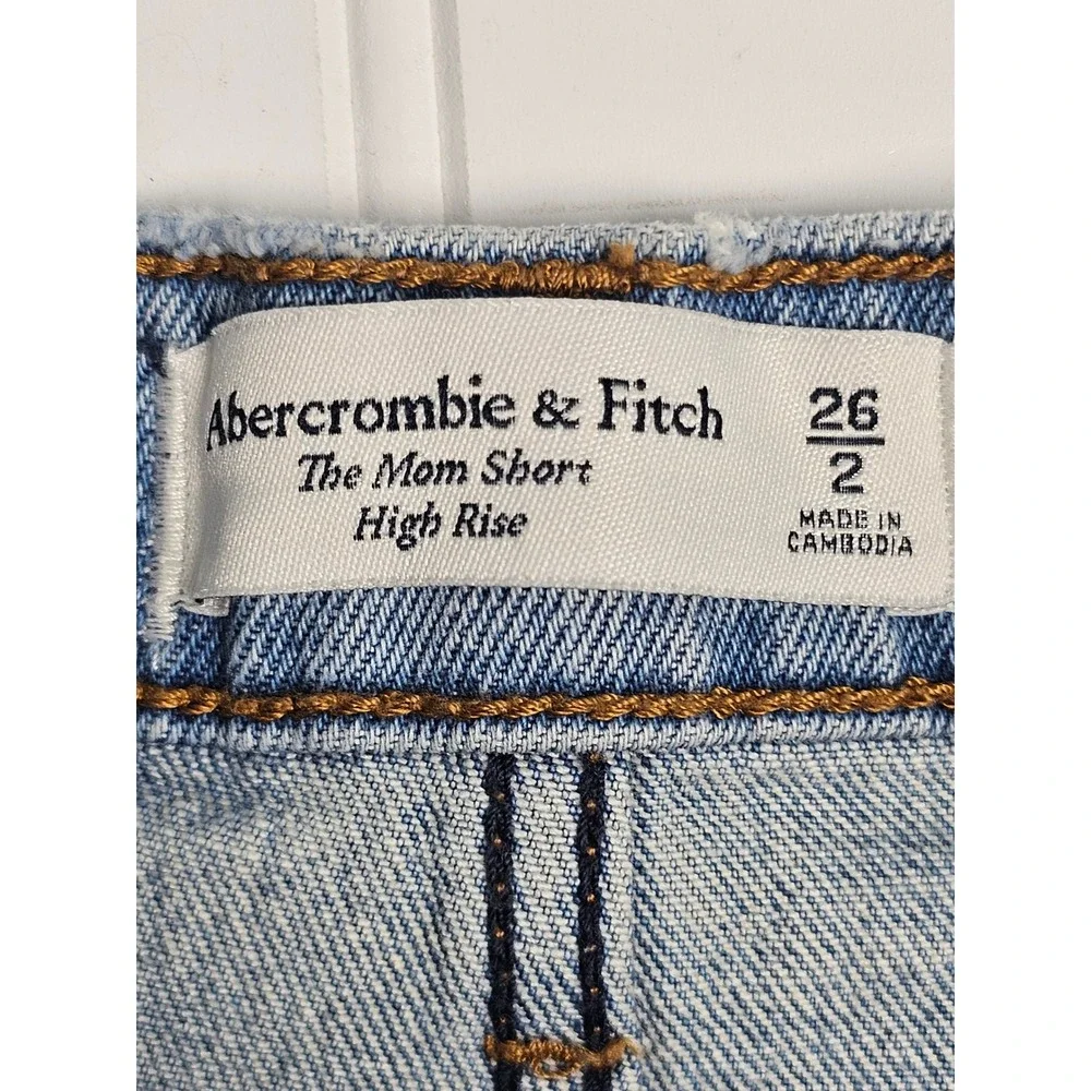 Abercrombie & Fitch The Mom Short High Rise Distressed Denim Womens 26/2